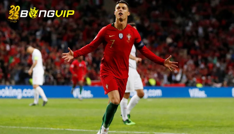 Ronaldo và 10 cầu thủ thành công nhất mọi thời Ronaldo – Biểu tượng của sự bền bỉ và vĩ đại