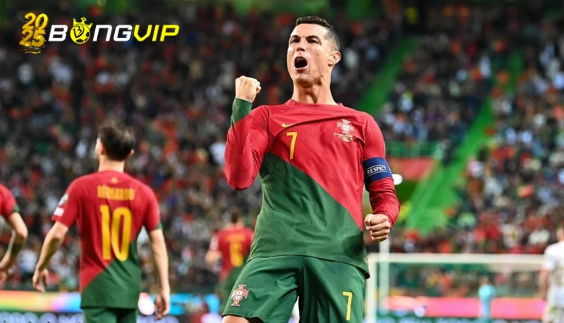 Ronaldo và 10 cầu thủ thành công nhất mọi thời Zinedine Zidane – Hoàng tử bóng đá Pháp